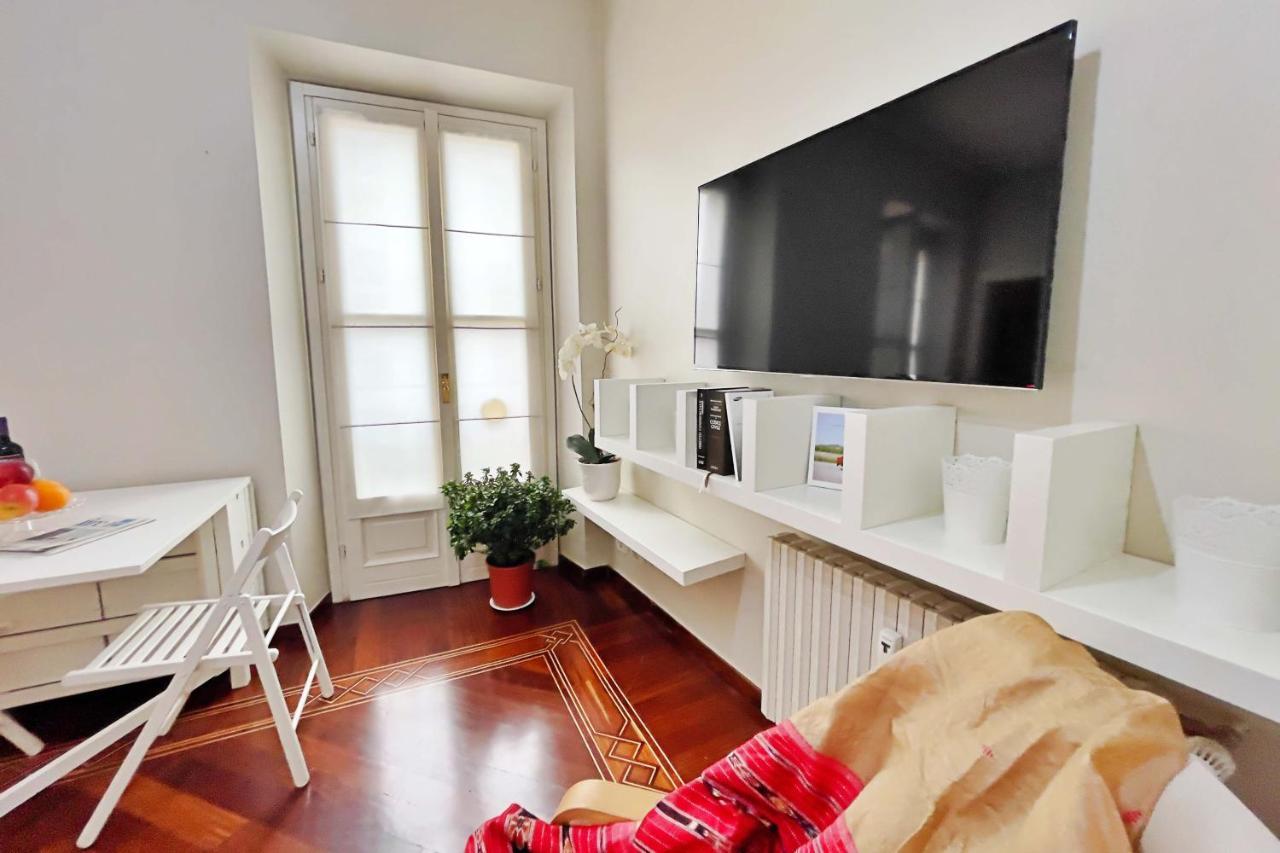 Chic 1Bdr With Shared Terrace Steps From Duomo By Rentopolis Milano Exterior foto