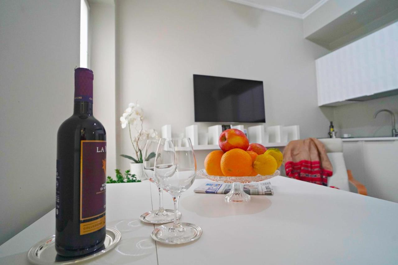 Chic 1Bdr With Shared Terrace Steps From Duomo By Rentopolis Milano Exterior foto